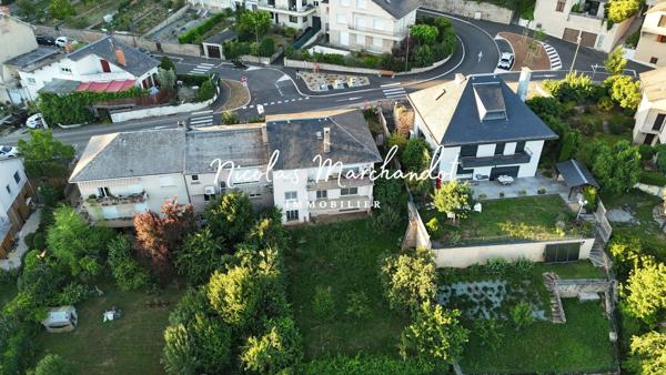 Layoule- maison avec terrasses et jardin