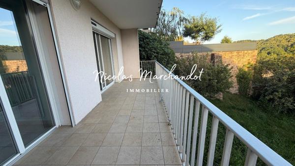 Layoule- maison avec terrasses et jardin