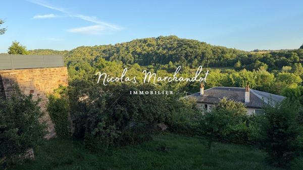 Layoule- maison avec terrasses et jardin