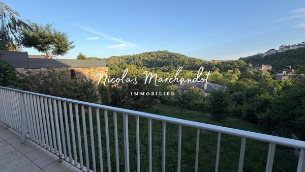 Layoule- maison avec terrasses et jardin