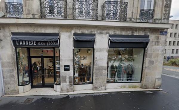 Local commercial
                                                                                                                                                                                                                                                                                                                                                                                                                                            52  m²
