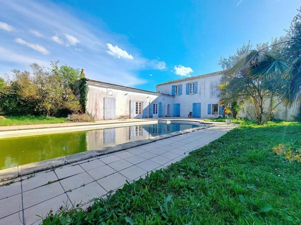 MAISON CHARENTAISE 180M2 - 4 CHAMBRES + BUREAU - PISCINE - TERRAIN 850M2