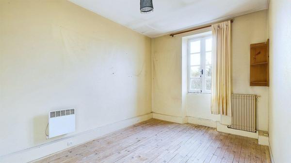 MAISON CHARENTAISE 180M2 - 4 CHAMBRES + BUREAU - PISCINE - TERRAIN 850M2