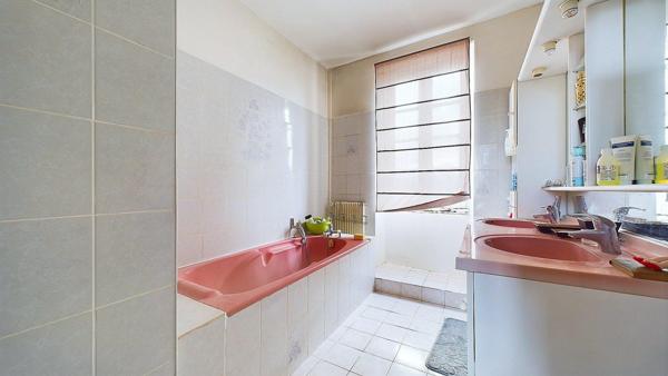 MAISON CHARENTAISE 180M2 - 4 CHAMBRES + BUREAU - PISCINE - TERRAIN 850M2