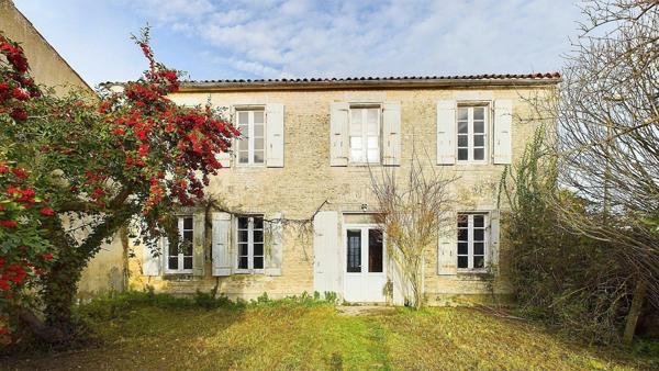 MAISON CHARENTAISE 180M2 - 4 CHAMBRES + BUREAU - PISCINE - TERRAIN 850M2