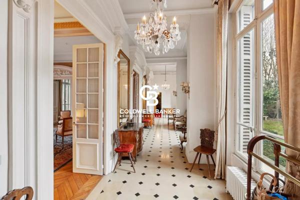 Hôtel particulier 43 pièces à vendre St Germain en Laye - 78100 / Réf: 86450052