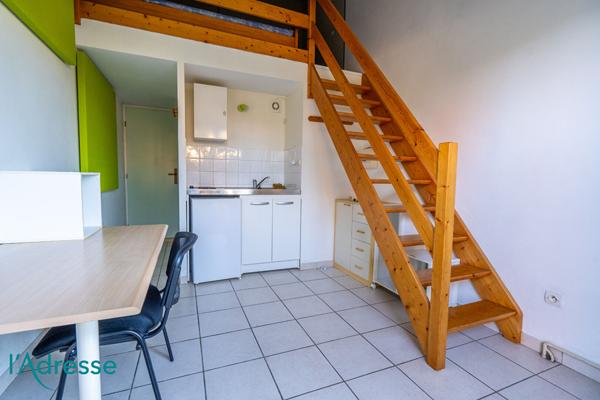 GRADIGNAN - Très belle maison d'architecte avec magnifique jardin et garage