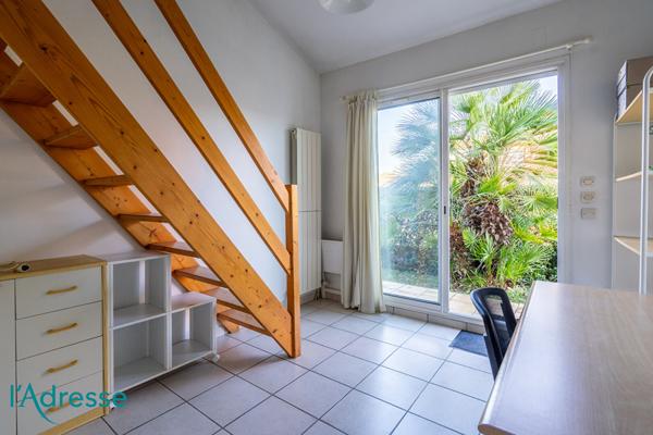 GRADIGNAN - Très belle maison d'architecte avec magnifique jardin et garage