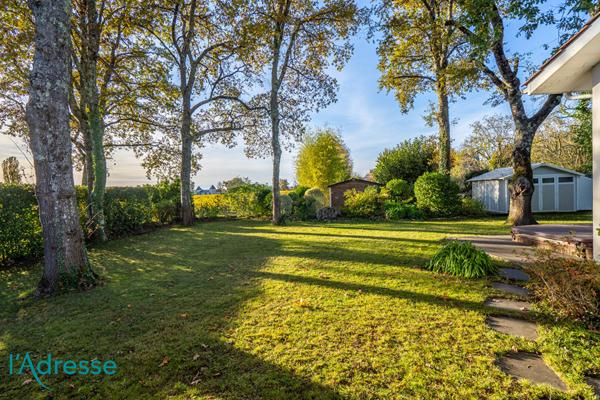 GRADIGNAN - Très belle maison d'architecte avec magnifique jardin et garage