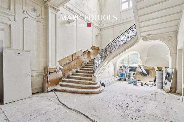 T4 dans le Château de Grand Champ- avec terrasse privative, cave et parkings