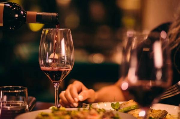 Rare a Chinon Restaurant /Traiteur Cession de droit au bail/ fonds de commerce.