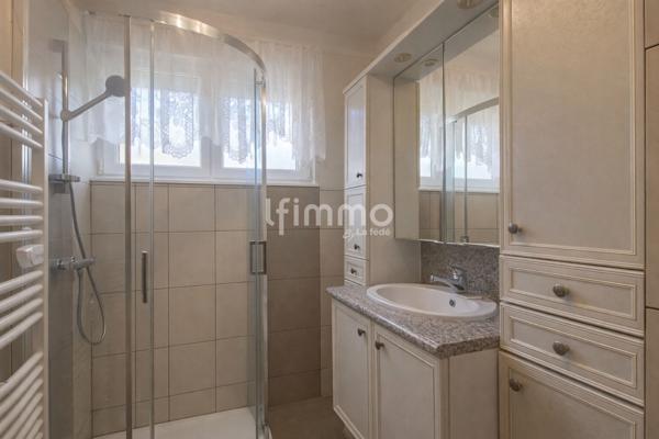 Maison plain-pied surélevé dans secteur calme