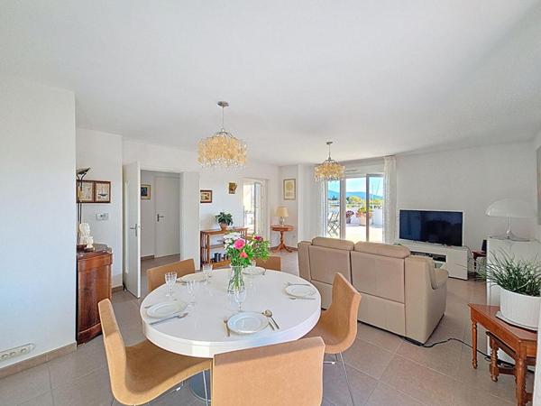 Ste Marguerite - T3 de 85 m2 - 2 suites - Terrasse 100m² vue panoramique - 2 pkgs ss terrain - Au calme