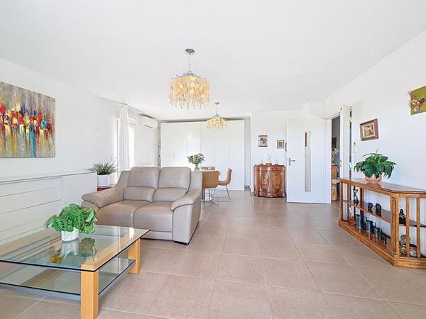 Ste Marguerite - T3 de 85 m2 - 2 suites - Terrasse 100m² vue panoramique - 2 pkgs ss terrain - Au calme