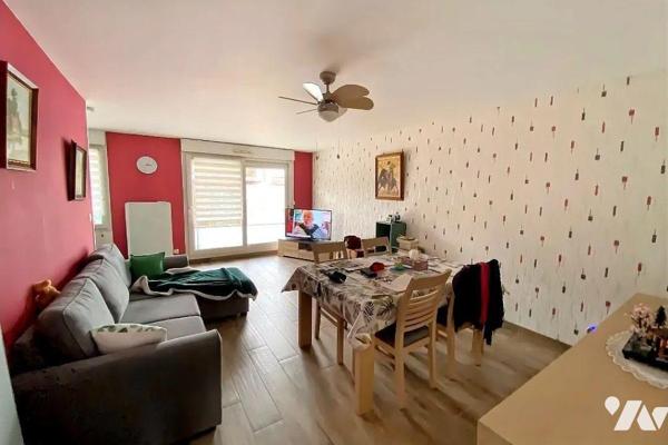 Appartement à Vendre à Armentières (59280) 

Ce bel appartement de 71 m² se situe dans une ré...
