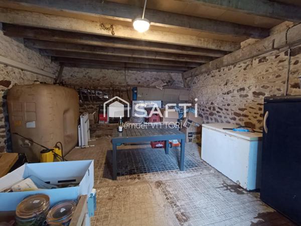 Longère en pierre, garage, terrain clos