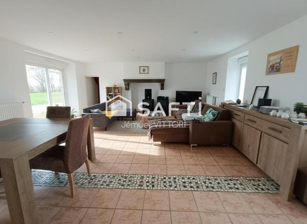 Longère en pierre, garage, terrain clos