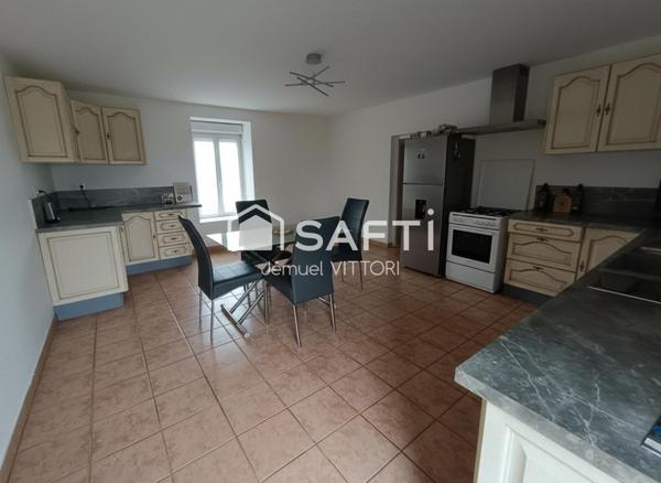 Longère en pierre, garage, terrain clos