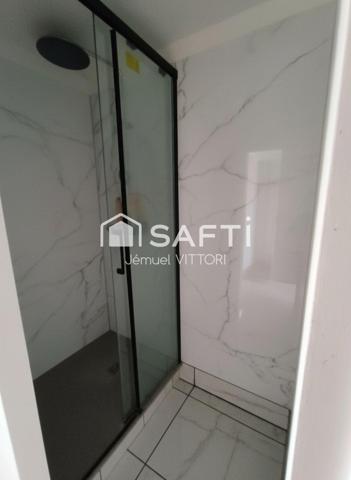 Longère en pierre, garage, terrain clos