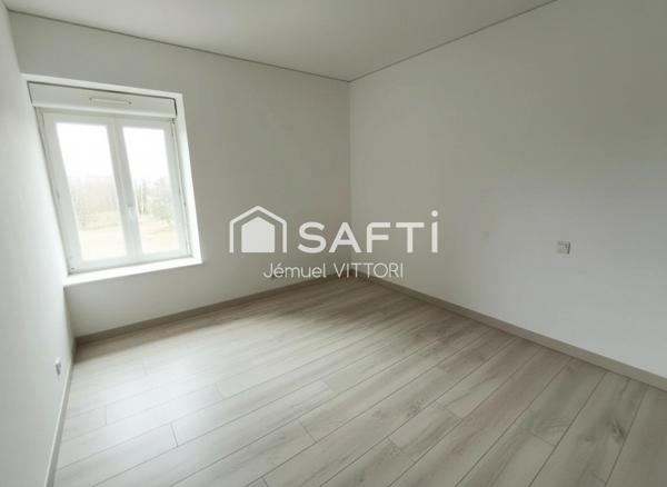 Longère en pierre, garage, terrain clos