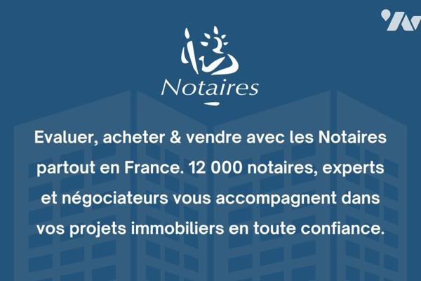 Bâtiment commercial avec bureaux et stationnement