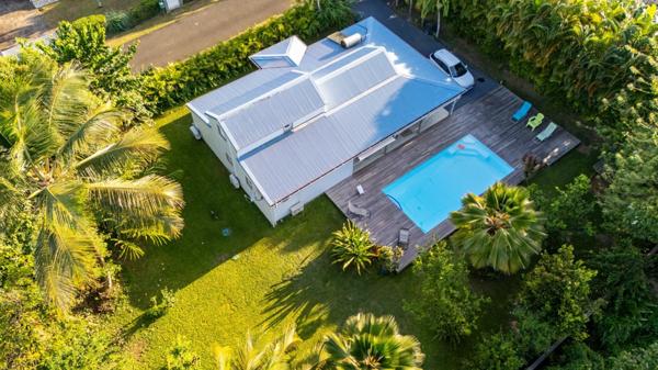 Maison familiale avec piscine – Lamentin, limite Baie-Mahault