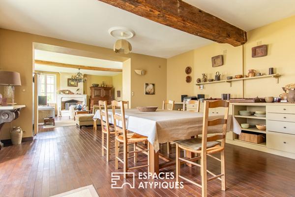 Belle Propriété au cadre champêtre avec prairie et boxes pour chevaux