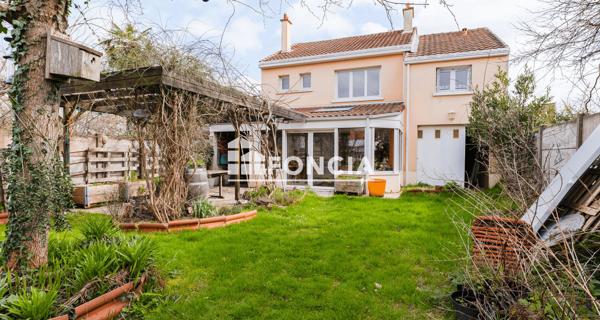 À vendre Maison 5 pièces 142 m² - Rezé 44400