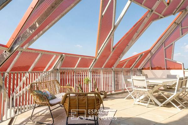 Prendre de la hauteur : appartement contemporain et son rooftop suspendu