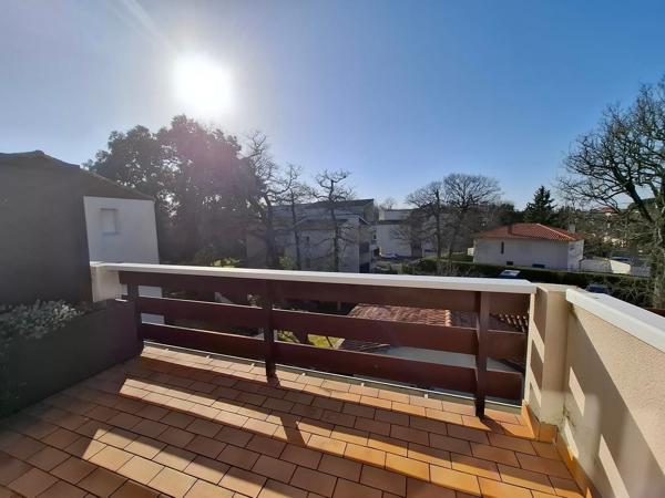 Parking + appartement + annexe