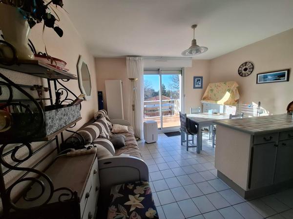 Parking + appartement + annexe