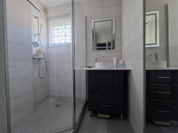 Parking + appartement + annexe