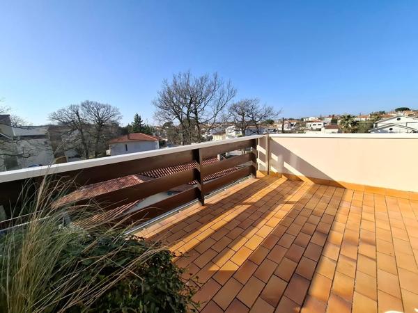 Parking + appartement + annexe