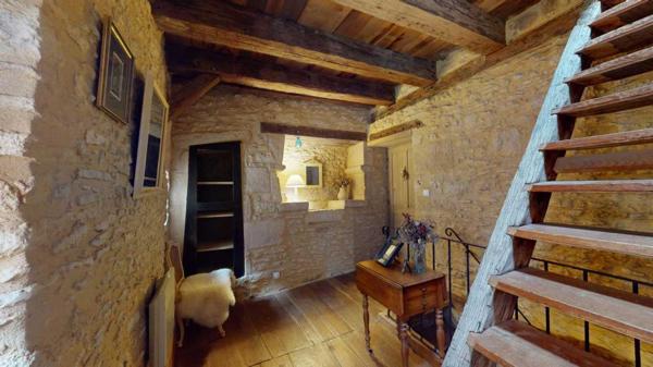 Maison ancienne - Les eyzies En Périgord noir, maison du 14ème siècle, rénovée en 2010 dans un style authentique typique du Périgord, au calme, dans un charmant petit village.