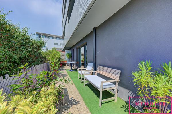 Appartement
                                                                                                                                                                                                                                                                                                                        5 pièce(s)                                                                                                                                                                                                          4 chambre(s)                                                                                                                                                                                                          99  m²