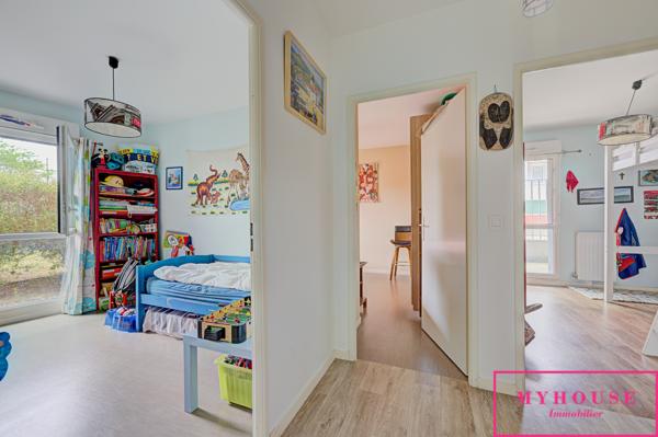 Appartement
                                                                                                                                                                                                                                                                                                                        5 pièce(s)                                                                                                                                                                                                          4 chambre(s)                                                                                                                                                                                                          99  m²