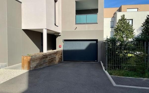 Stationnement à louer    Lyon 3