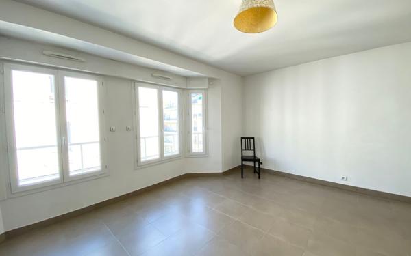 Appartement à louer    1 pièce •  Nice