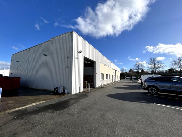 À LOUER : très beau local d'activité d'environ 320 m2 situé au NORD de NANTES