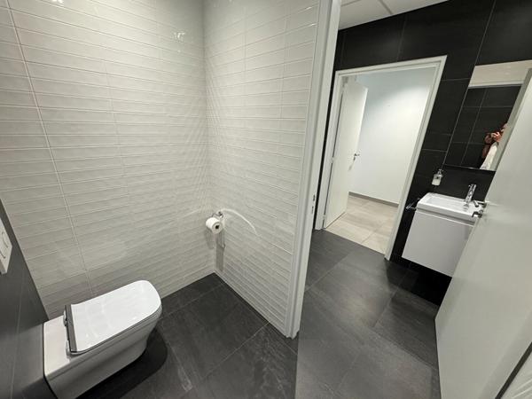 À LOUER : très beau local d'activité d'environ 320 m2 situé au NORD de NANTES
