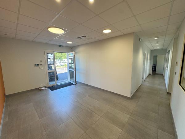 À LOUER : très beau local d'activité d'environ 320 m2 situé au NORD de NANTES