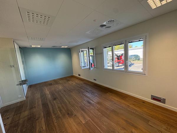 À LOUER : très beau local d'activité d'environ 320 m2 situé au NORD de NANTES