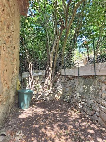 Maison de village avec jardin et cabanon