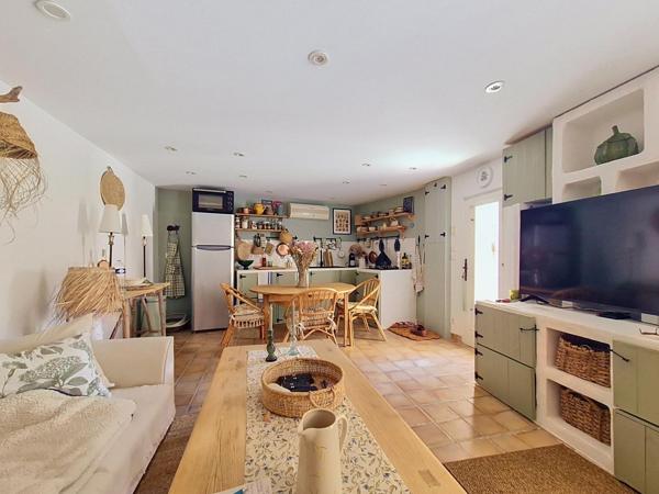 Maison de village avec jardin et cabanon