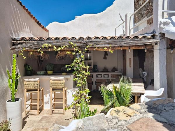 Maison de village avec jardin et cabanon