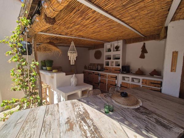 Maison de village avec jardin et cabanon