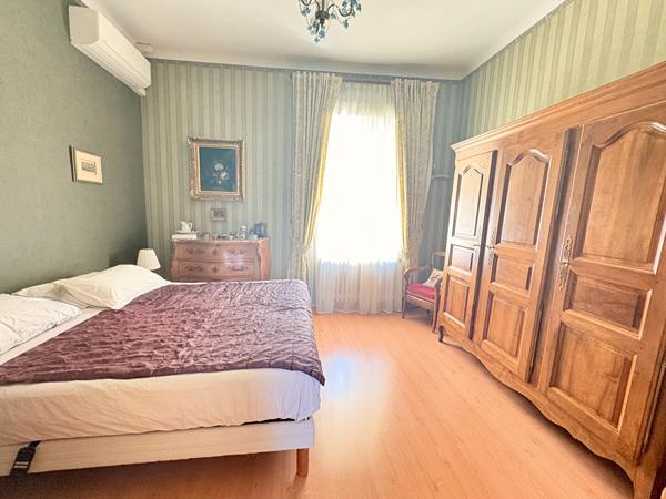 Maison 10 pièces 305 m2