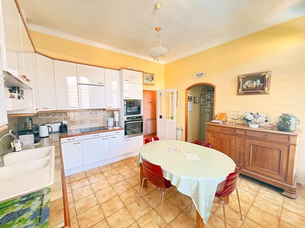 Maison 10 pièces 305 m2