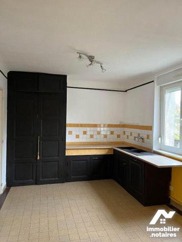 Maison de village située sur la commune de Raucourt et Flaba comprenant:

- au rez-de-chaussé...