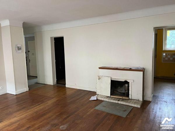 Maison de village située sur la commune de Raucourt et Flaba comprenant:

- au rez-de-chaussé...